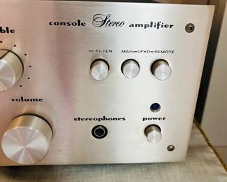 C118 - $400. Marantz Console Stereo Integrated Amplifier. Model 1030. Powers on.
