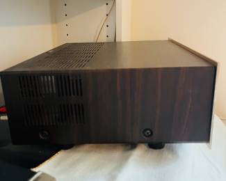 C118 - $400. Marantz Console Stereo Integrated Amplifier. Model 1030. Powers on.