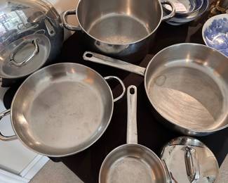 C143 - $80. 4 Pots + lids. Epicure Essentials Stainless.