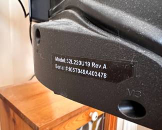 C113 - $20. Toshiba 32" TV. Model 32L220U19.