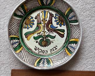 C133 - $30. Magoli 1993 Majolica Style Plate. Wall Hanging.