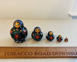 C121 - $20. Russian Matryoshka Nesting Dolls. 5 Pieces. Signed Deeba.