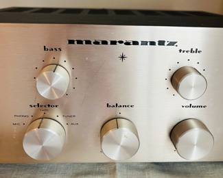 C118 - $400. Marantz Console Stereo Integrated Amplifier. Model 1030. Powers on.