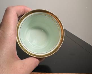C40 - $10. Small Cache Pot signed "Aurora Holland LB30" Measures 3" tall.
