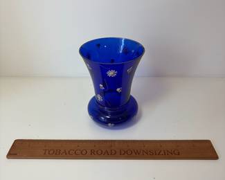 C93 - $10. Cobalt Blue Daisy Vase. Measures 5.25" Tall