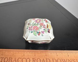 C36 - $15. Lidded Trinket Box by Zsolnay-Hungary. Hand Painted. 3" wide x 2" tall.