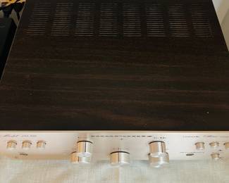 C118 - $400. Marantz Console Stereo Integrated Amplifier. Model 1030. Powers on.