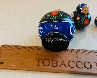 C121 - $20. Russian Matryoshka Nesting Dolls. 5 Pieces. Signed Deeba.