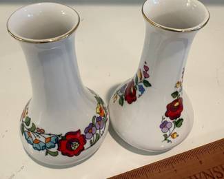C65 - $25. 2 Kalocsa Vases. Measures 5.25" tall.