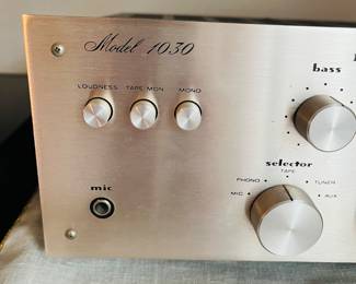 C118 - $400. Marantz Console Stereo Integrated Amplifier. Model 1030. Powers on.