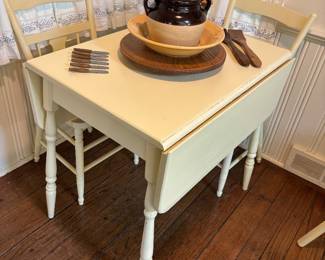 Petit kitchen table