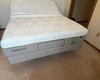 007 Queen Size TempurPedic Adjustable Bed