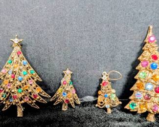 Vintage Hollycraft Christmas Bling