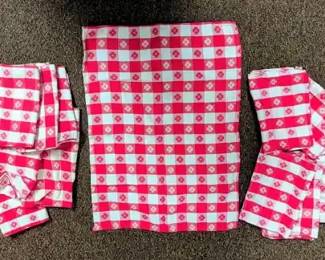 Red White Tablecloth With 12 Cloth Napkins