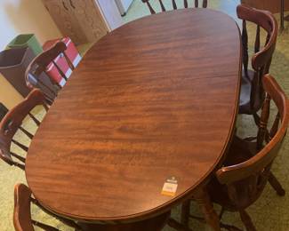 Dining Room Table & Chairs