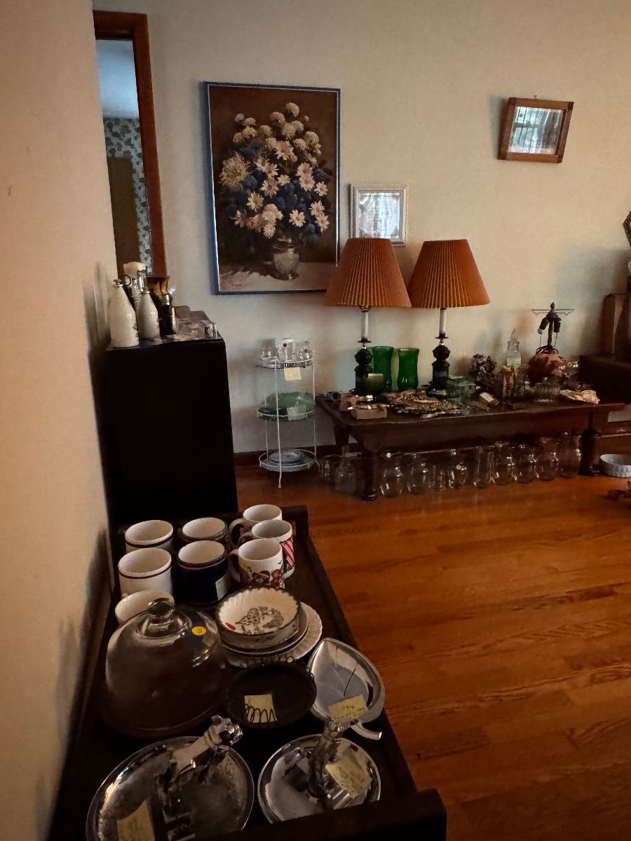 Vases, knickknacks, lamps
