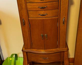 Jewelry chest