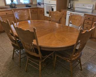 Pedestal Dining Table & 6 Chairs
