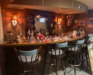 Bar Stools / Bar Items