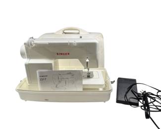 Singer Model 2517 Sewing Machine With Carrying Case Foot Pedal
