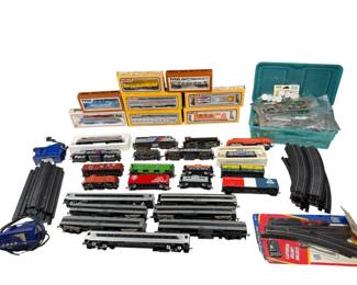 Huge HO Scale Train Lot w Locomotives, Cars, Track Accessories