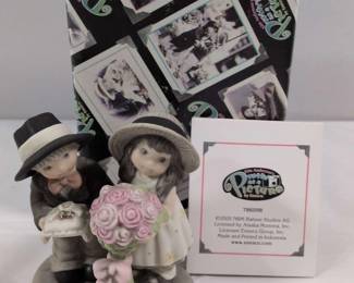 2000 Enesco NBM Bahner Studios Bearing the Blossoms of Love Figurine w Box