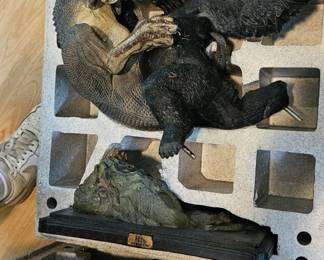 Weta Collectibles King Kong VRex vs. Kong Limited Edition Statue or third image