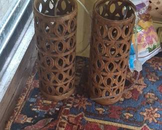 Pair of Cylindrical Lattice Lanterns