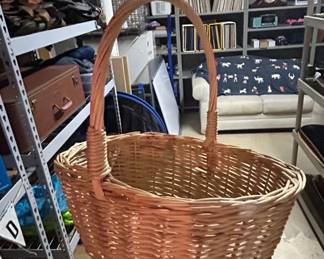 Wicker Picnic Basket with Handle and Lid
