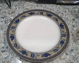 Mikasa Intaglio Cacoi Arabella Dinnerware Set second image