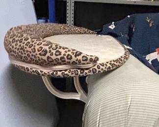 KH Pet Products Elevated Pet Cot with Leopard Print Bolster fourth image