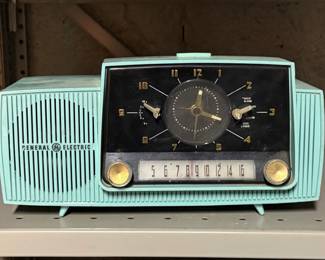 GE Decorator Tube Radio Alarm Clock  Model CC