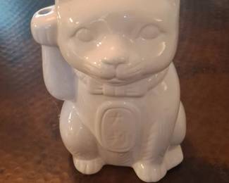 White Ceramic Manekineko Cat Tiki Mug