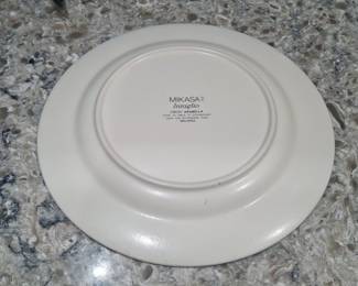 Mikasa Intaglio Cacoi Arabella Dinnerware Set third image