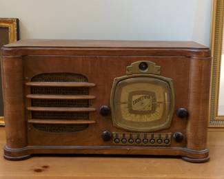 Truetone D The Voice of the Theatre Tube Radio