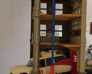 Kenner Ghostbusters Firehouse Headquarters Playset with Ecto