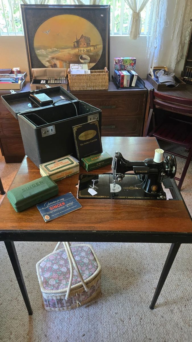 1951 Singer Featherweight sewing machine with table 