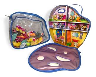 Littlest Pet Shop Carrying Case w Figurines  Accessories