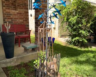 Spinning birds yard art