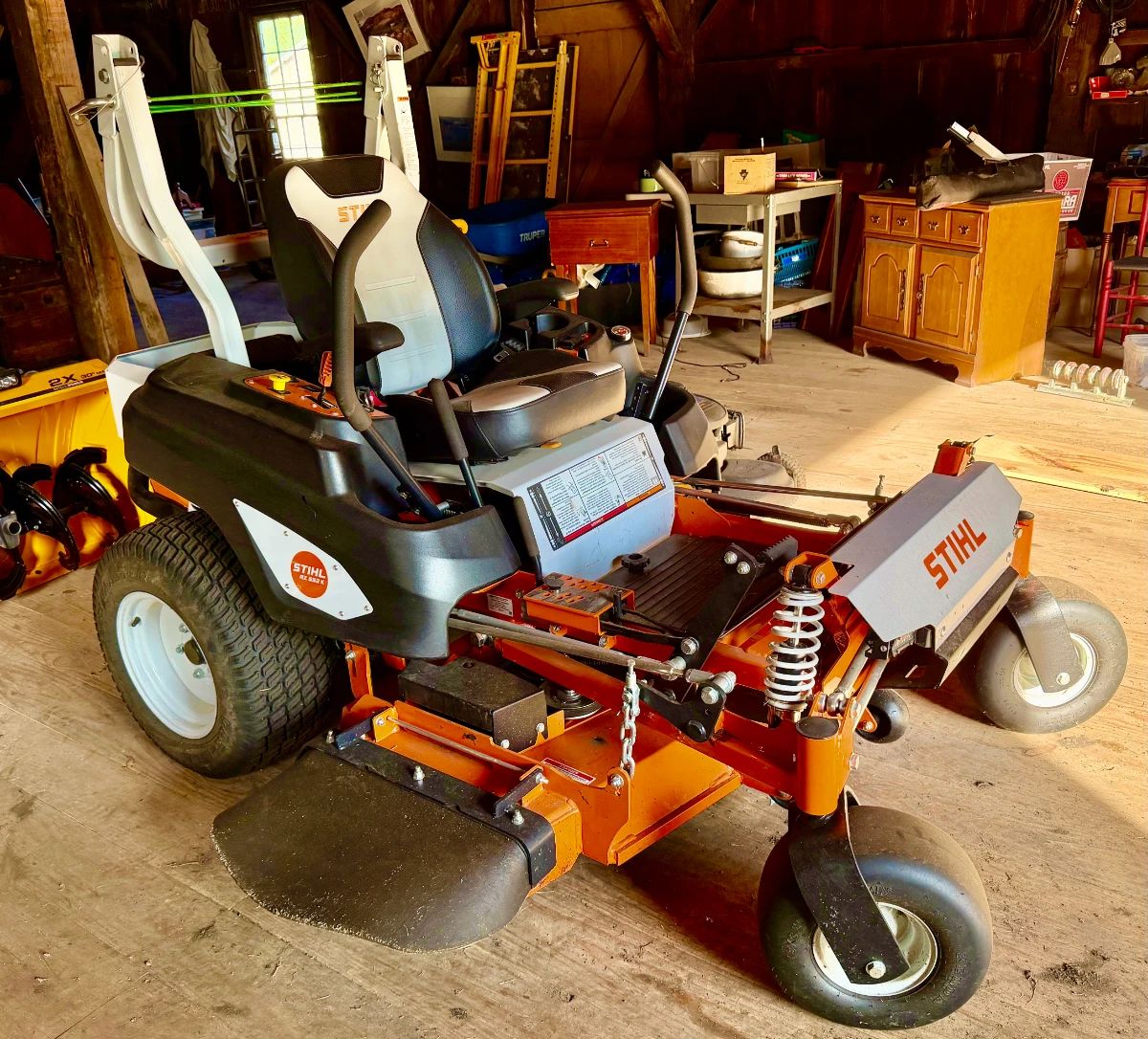 Stihl Zero Turn Mower 27.1 hrs Like New
