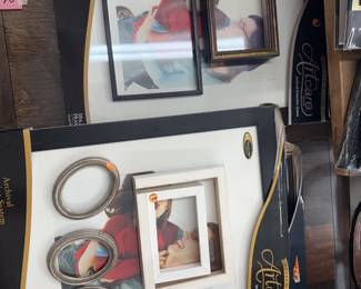 Ready-made frames with UV protective glass, assorted frames