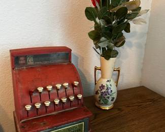vintage Tom Thumb metal toy cash register