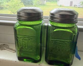 Vintage salt n Pepper Shakers