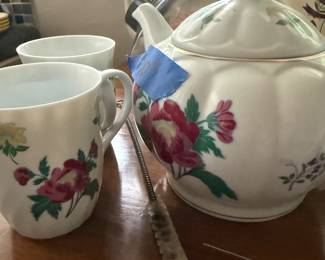 English teapot W/Cups