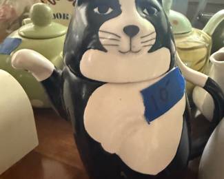 Cat teapot