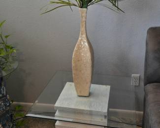Glass pedastal table