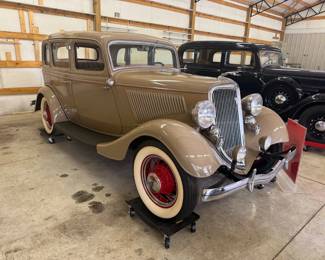1934 FORD MODEL 189 4 DOOR SEDAN DELUXE