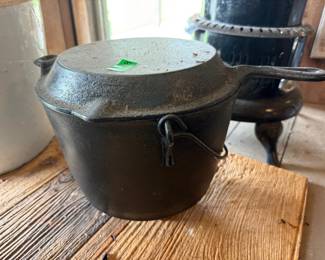 VINTAGE CAST IRON CAULDRON