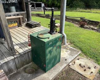 VINTAGE OIL PUMP