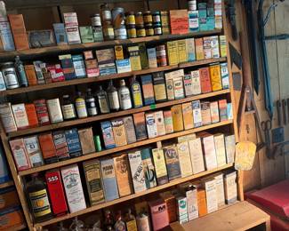 LOT OF VINTAGE ITEMS
